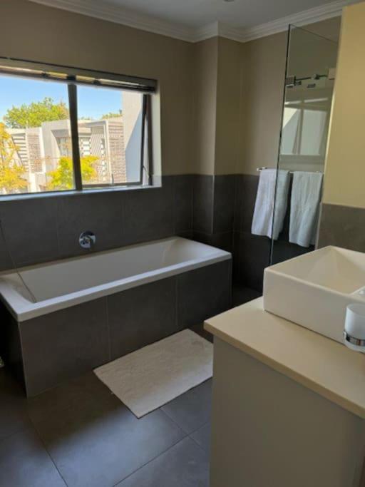 Luxury Townhouse In Stellenbosch Central エクステリア 写真